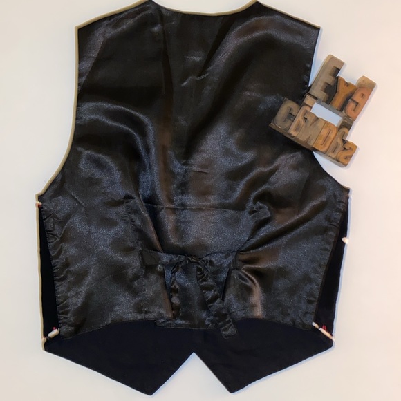 ❄️TAN TRUMS Snowflakes/❄️Hats/Gloves🧤 Vest in Black - Picture 10 of 12